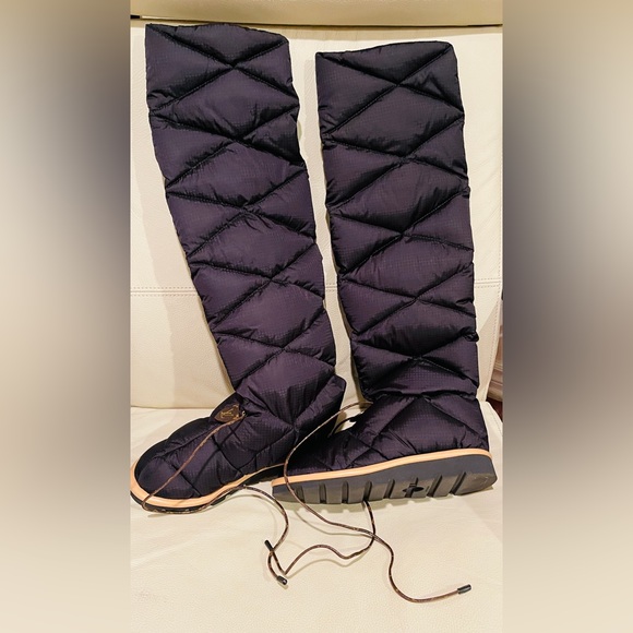 LOUIS VUITTON PILLOW COMFORT HIGH BOOT 1A93ON (Size 8, Color BLK) - Picture 10 of 11